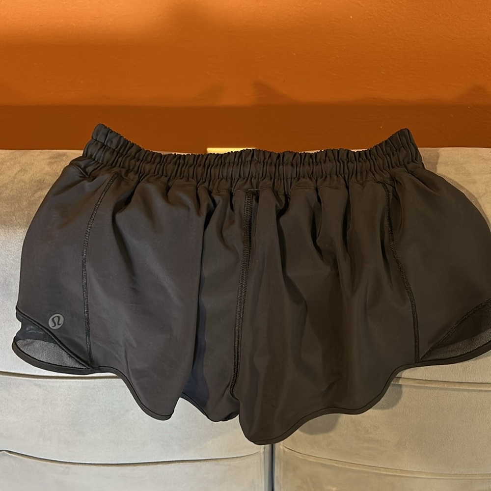 Lululemon black shorts - size 4 - Picture 5 of 8